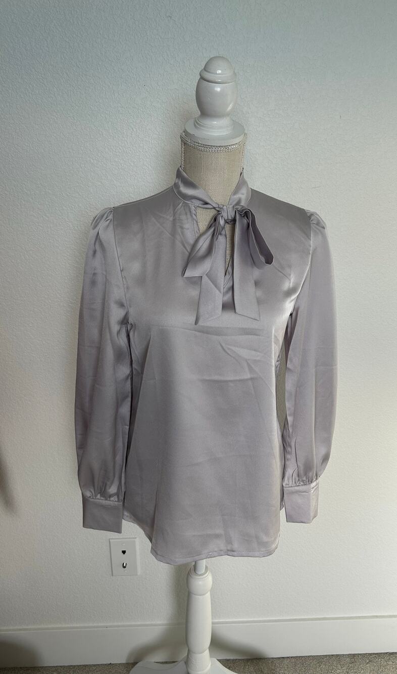 Womens Light Silver Minimalist Neck Line Bow Blouse - S